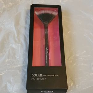 PROFESSIONALS FAN BRUSH